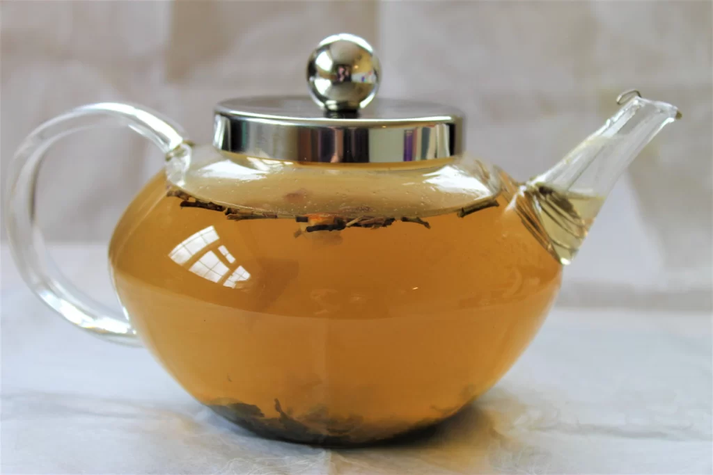 how to brew tea in a teapot