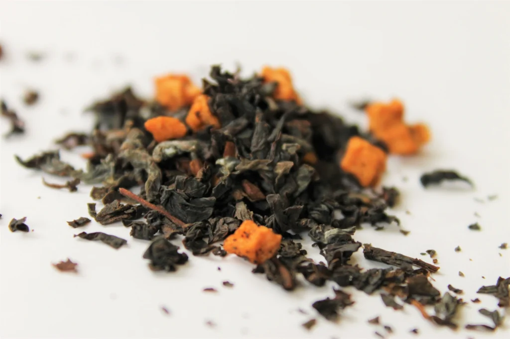 black tea with cinnamon and apple pieces