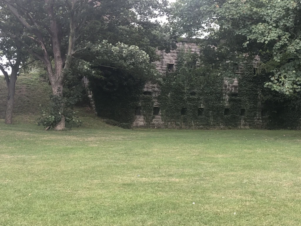 abandoned coalhouse fort