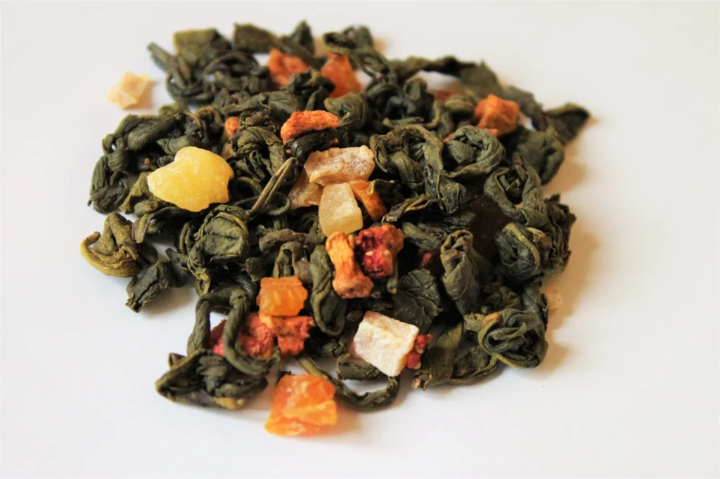ceylon green tea and dried fruits