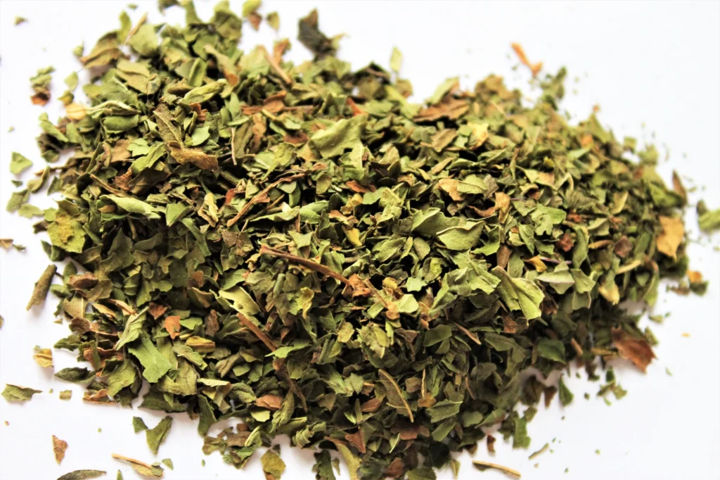 loose peppermint tea leaves