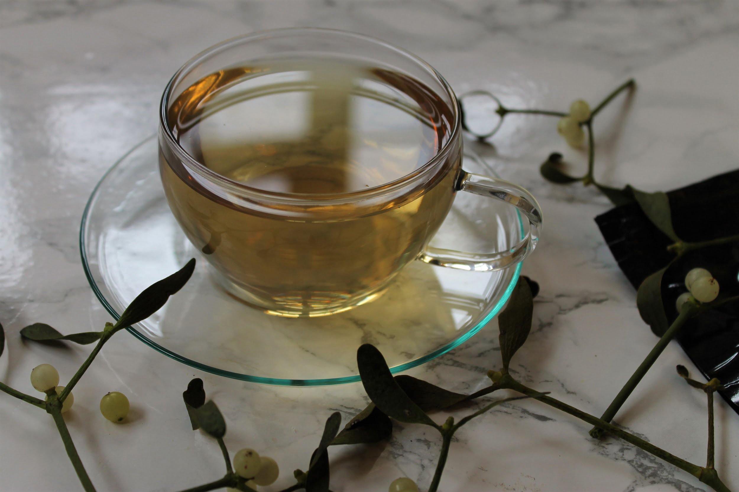 white tea with mistletoe