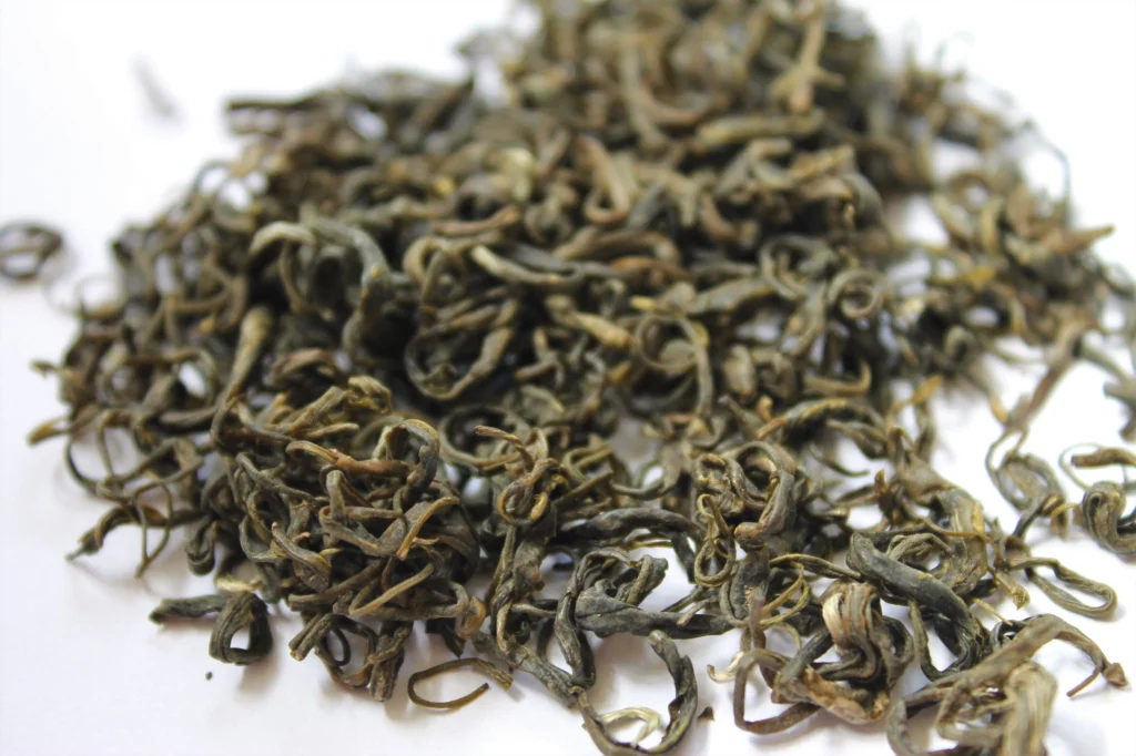 curled green tea leaves