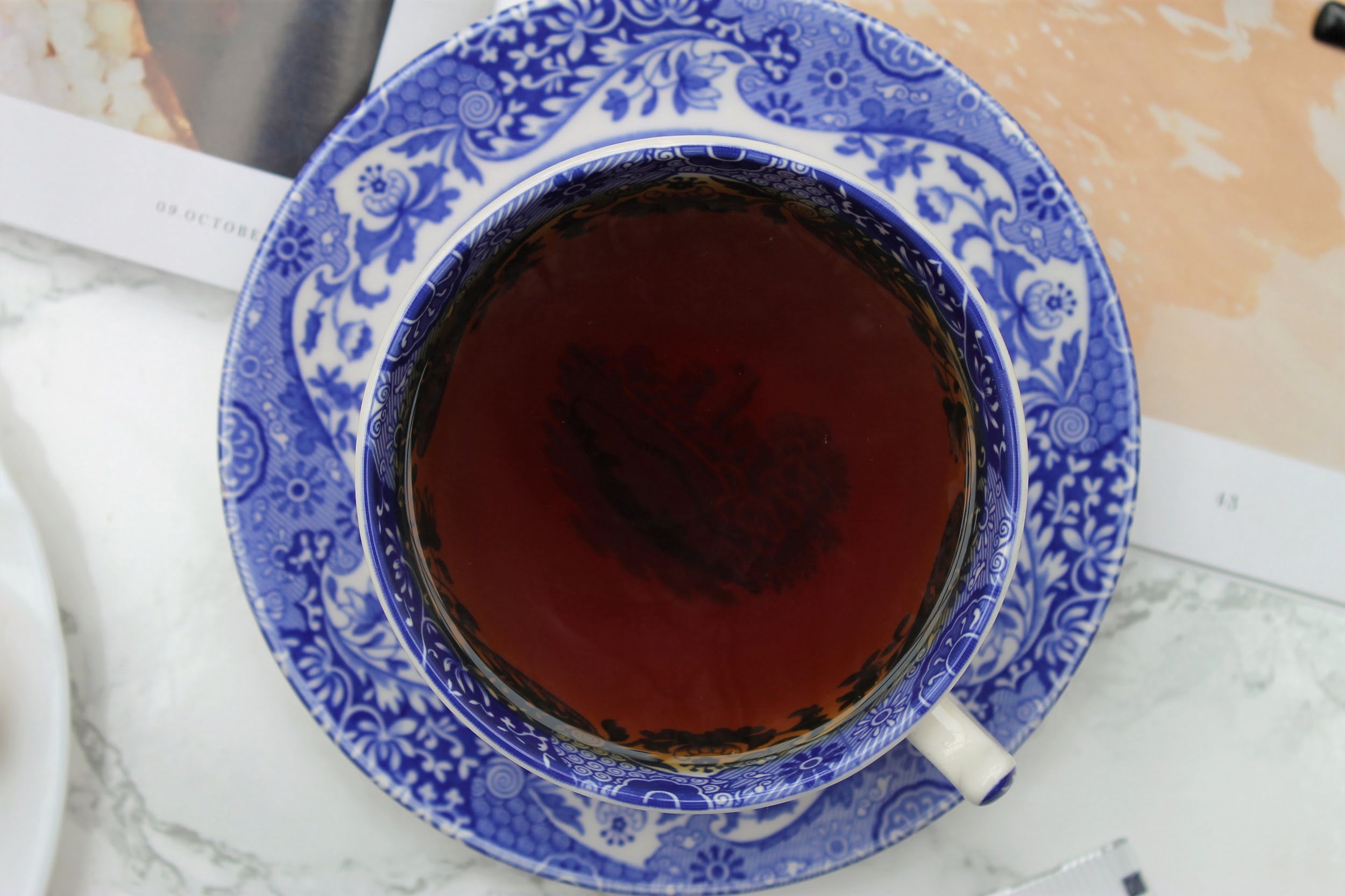 english breakfast blend in blue china teacup