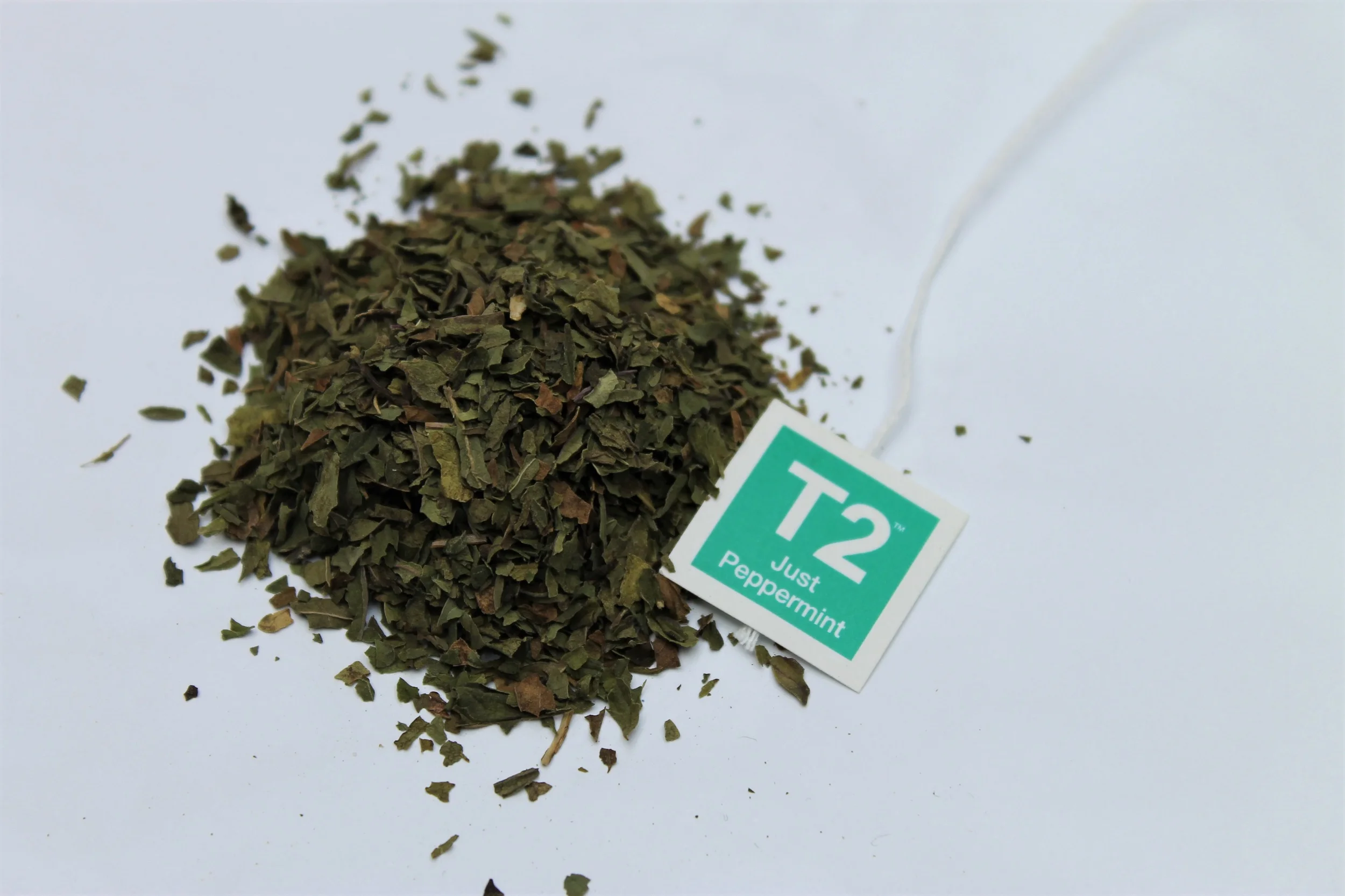 loose peppermint leaves