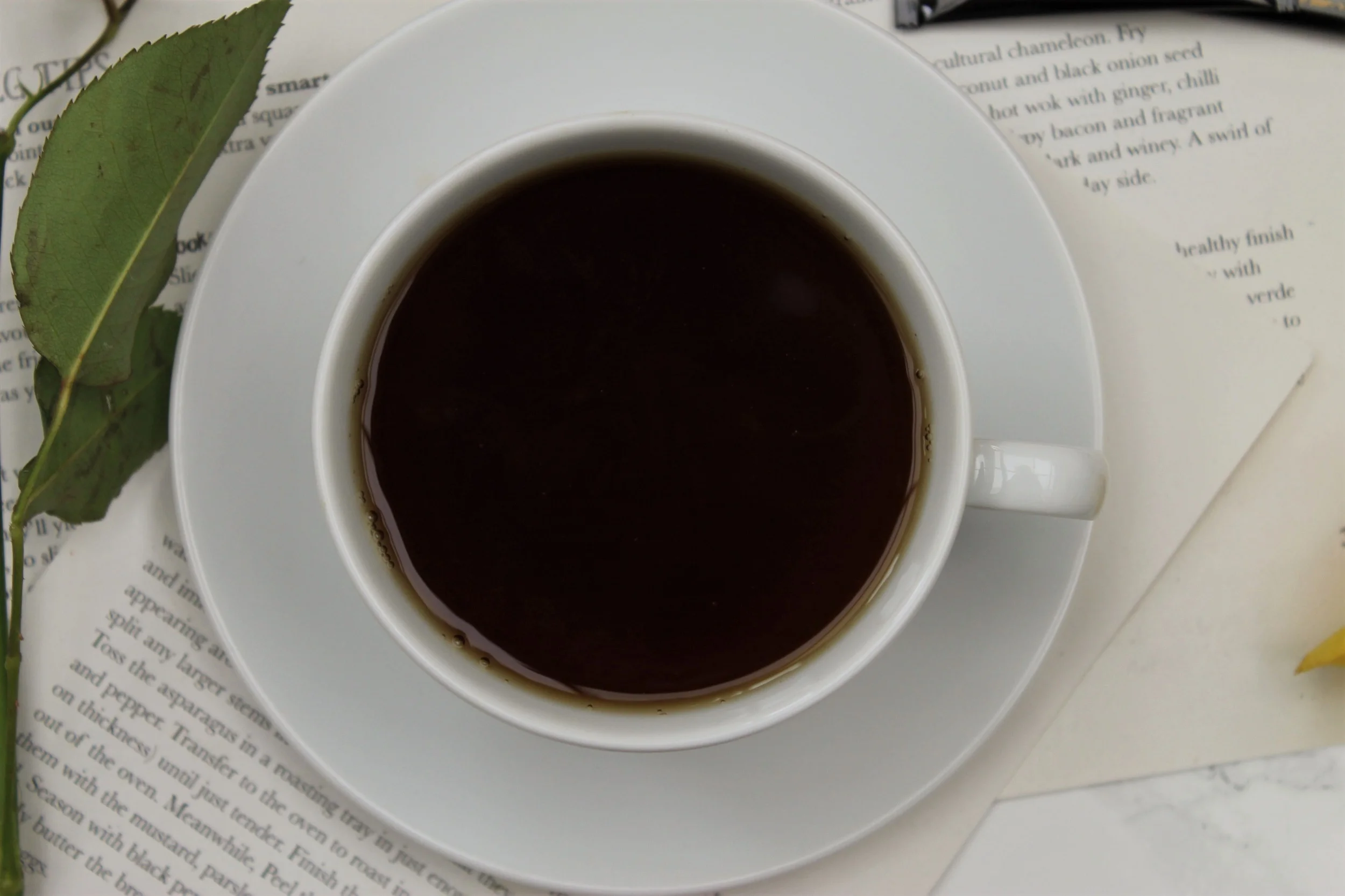 apple tea janat in white teacup