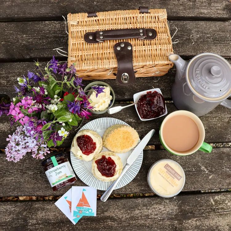 devon hampers tea gift set