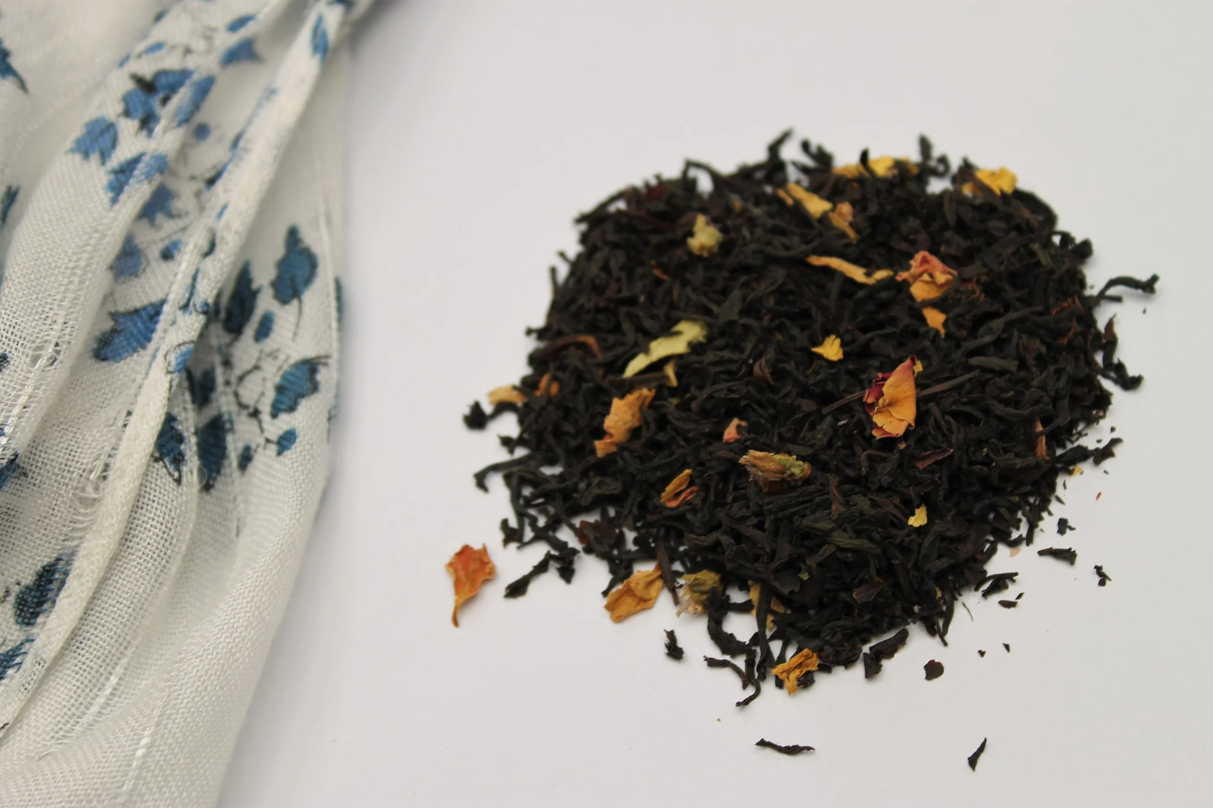 t2 black tea with rose petals