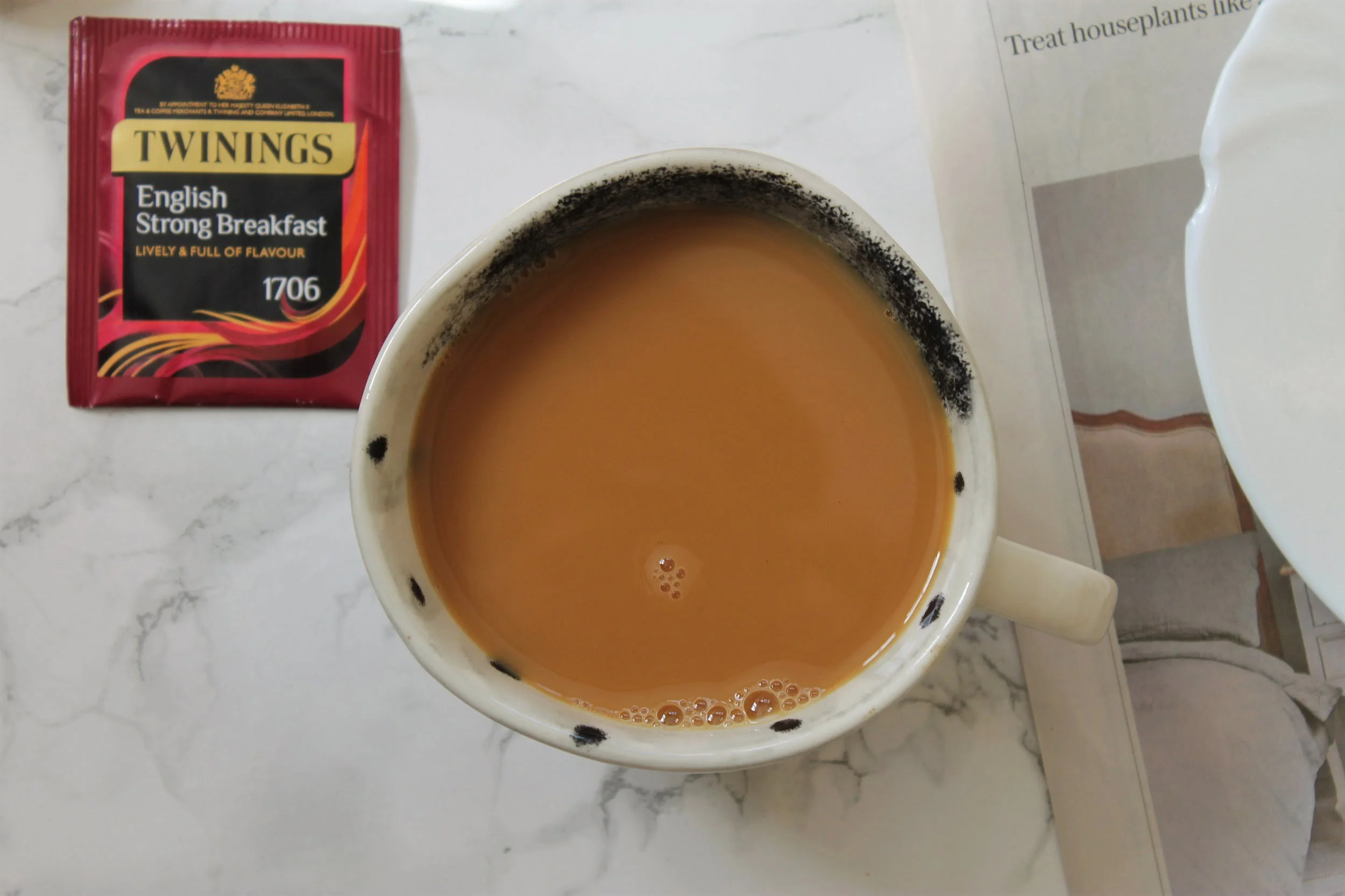 strong english breakfast tea with milk
