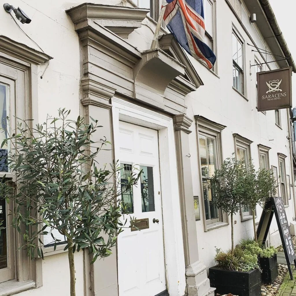 saracens head hotel pub in dunmow, essex