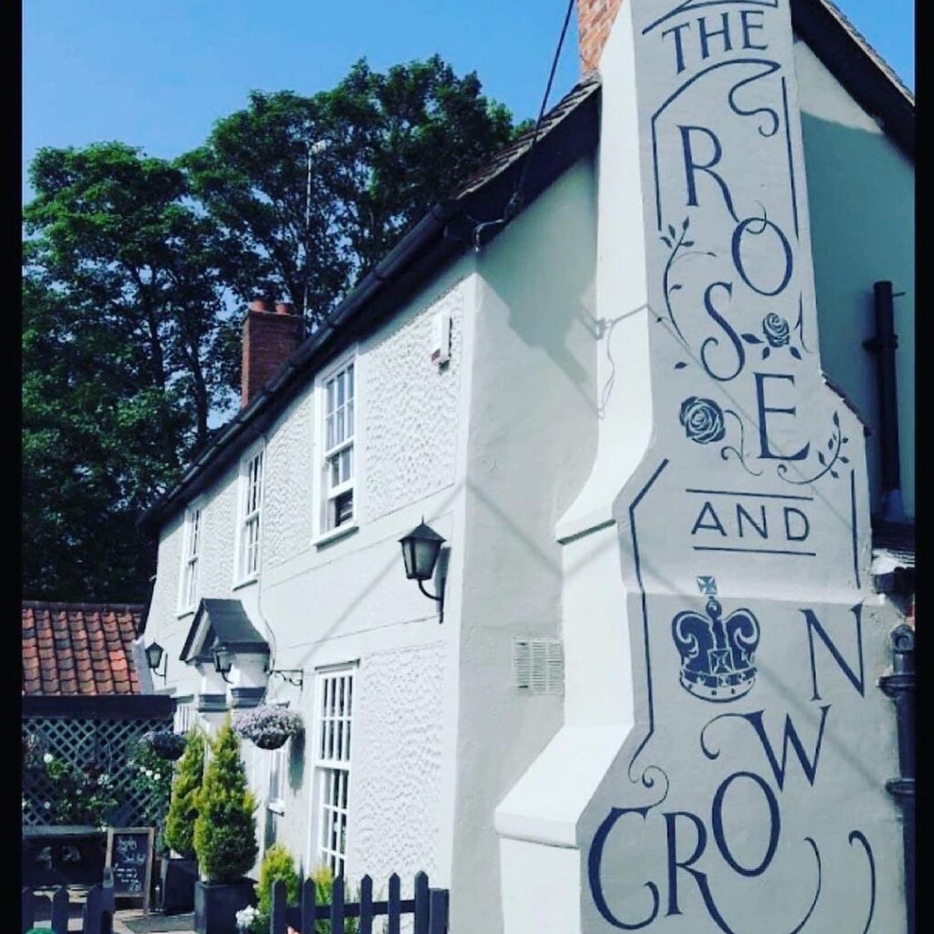 rose and crown pub in Great Waltham