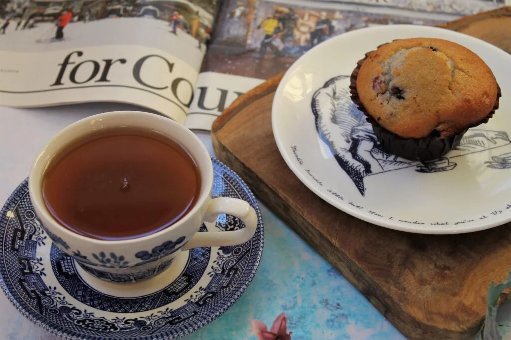 tea people black tea and a blueberry muffin