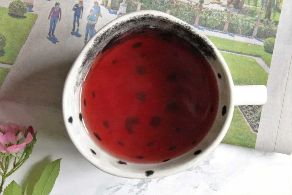 cup of twinings raspberry lemon tea