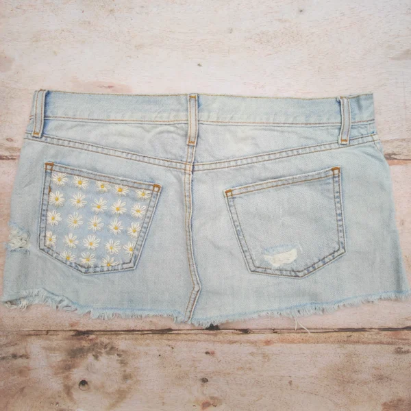 Daisy Chain Mini Skirt 🌼 Size 10 Petite - Image 4