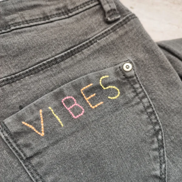 Good Vibes Skinny Crops ✌️ Size 10 - Image 6