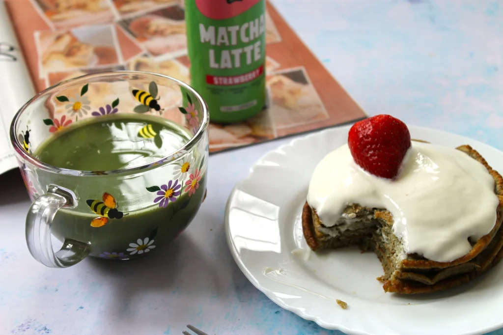 strawberry matcha latte canned drink