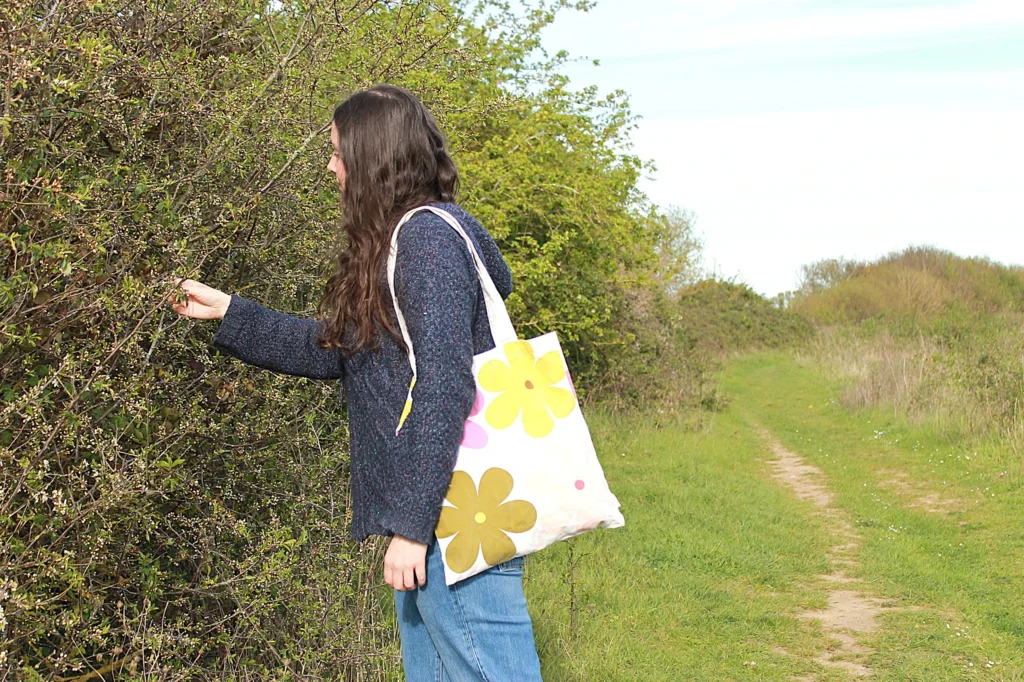 picking blackberry leaves