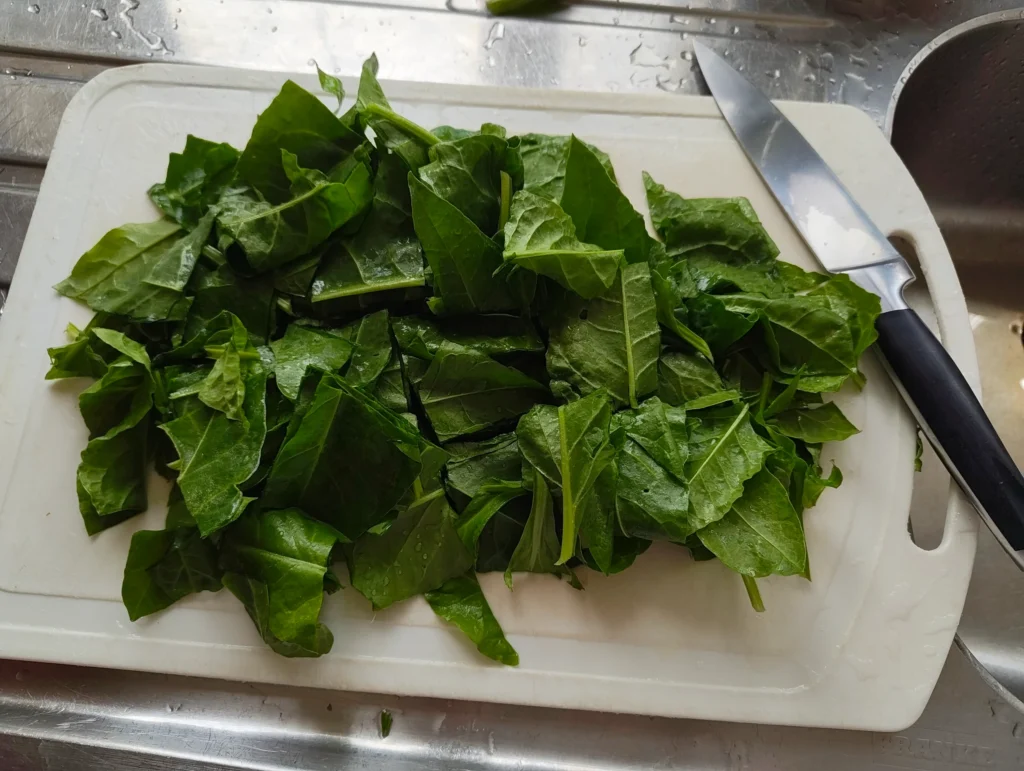 chopped spinach leaves